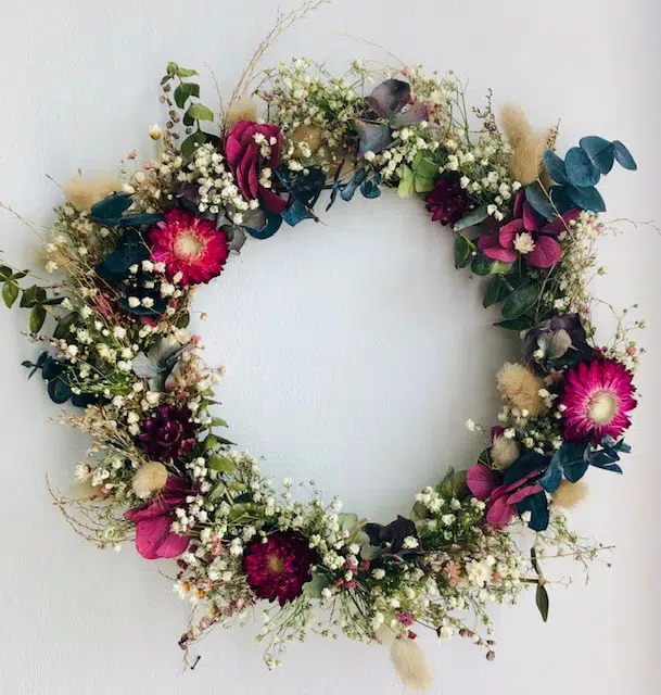 Comment conserver sa couronne de fleurs séchées le plus longtemps possible ?