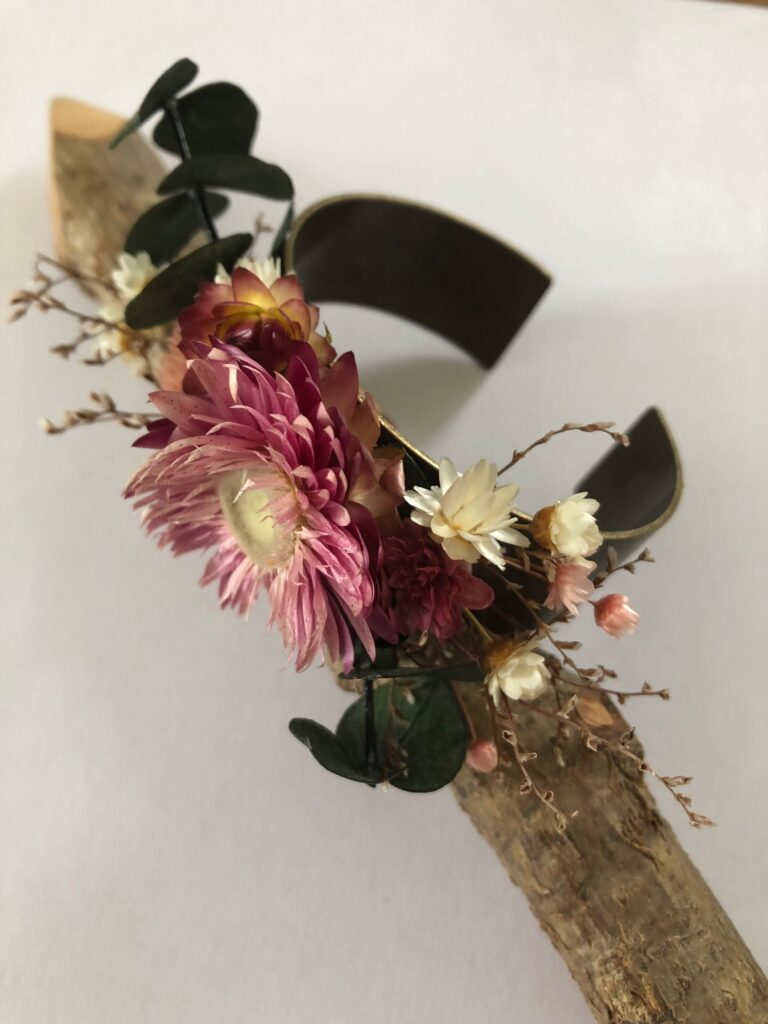 Bracelet en fleurs séchées Iris on the road