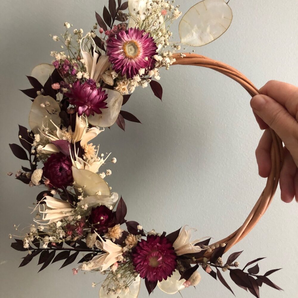 couronne de fleurs séchées